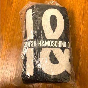 H&M/Moschino towel